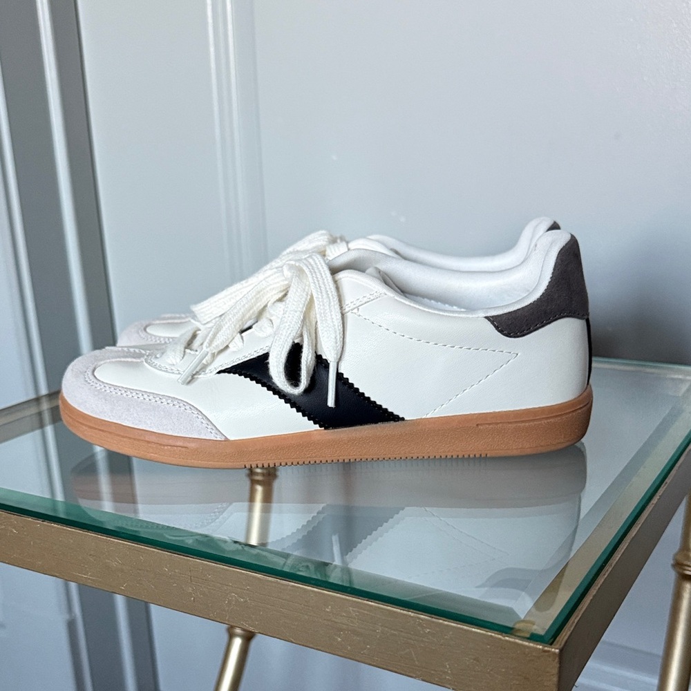 Universal Thread Spencer Fashion Sneakers with Memory Foam Insole